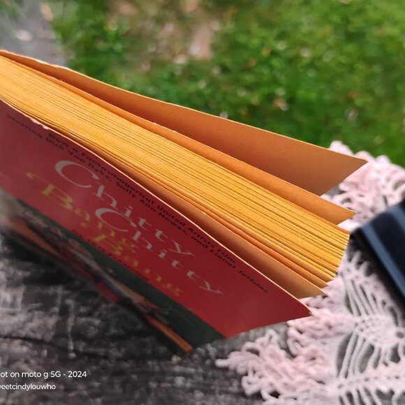 paperback Chitty Chitty Bang Bang youth novel fiction chapter book dated 1969 - Picture 3 of 11